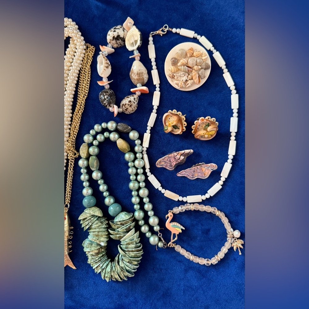 Beachy Vintage Misc Seashell fish flamingo jewelry collection